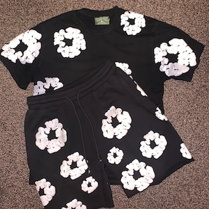 【Denim Tears】ナイトライフTシャツ denim-tears-rhinestone-the-