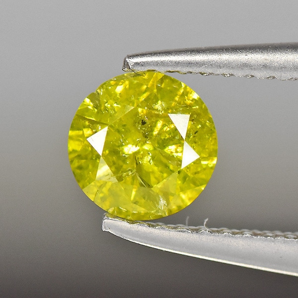 Diamant Jaune naturel Fancy Vivid.