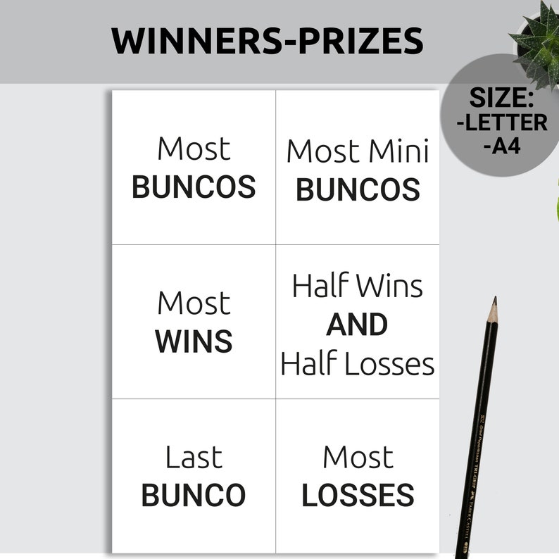 Pu&ograve; includere: Un foglio segnapunti di gioco bianco con testo nero, tra cui "WINNERS-PRIZES" in alto. Il foglio &egrave; diviso in sei sezioni con frasi come "Most Buncos" e "Most Wins". Una matita nera &egrave; sulla destra. La dimensione &egrave; lettera o A4.