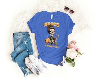 Camiseta gráfica "Sin diagnóstico, pero algo no anda bien"