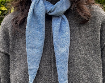 Bufanda de cachemir tejida a mano - Pañuelo 'Margaret' en color azul