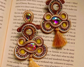 Brincos Soutache artesanais: joias com borlas de cristal e strass