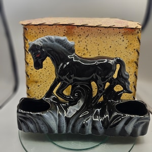 Vintage 1950er Jahre Mid Century MCM Black Horse Stallion TV Fernsehlampe Keramik Original Fiberglasschirm