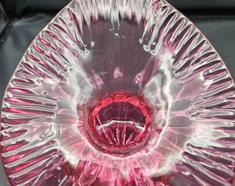 Jarrón vintage de cristal artístico Pilgrim con forma de arándano y lirio de los valles.
