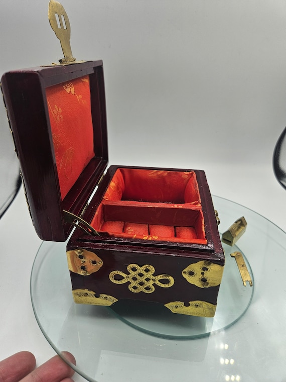 ヴィンテージ 中国 ウッドジェイド 彫刻 フラワー ジュエリー ボックス ケース ヴィンテージ 中国 ウッドジェイド 彫刻 フラワー ジュエリー