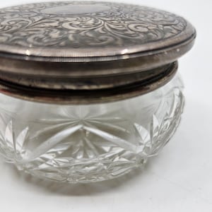 Birks Sterling Silber und Kristall geschliffene Puderdose.  ,