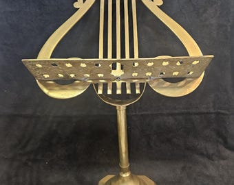 Notställ i metall med lyra och harpa, vintage, mässing och fot