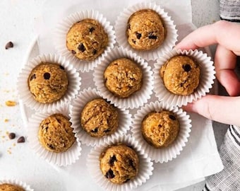 Chocolate Chip Energy Oatmeal Protein Balls