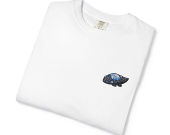 Kristall Eidechse besticktes Shirt | Dark Souls inspiriert T-Shirt | Minimalistische Soulsborte Gaming Bekleidung