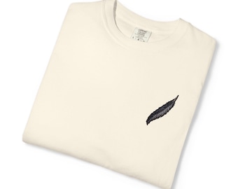 Krähe Feder gesticktes Shirt | Bloodbund Eileen Jäger-T-Shirt