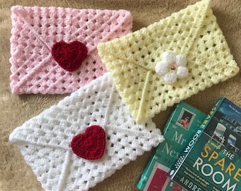 Protège-livre, Idée cadeau, Pochette pour livre au crochet, Crochet, Protège-livre, Pochette pour tablette, Pochette lettre d'amour, Pochette livre au crochet, Couverture de livre