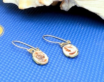 【ほぅ】＊SALE＊彫刻ドロップシェル大粒イヤリング 14Kゴールドカメオドロップイヤリング：手彫りシェル、1980年代