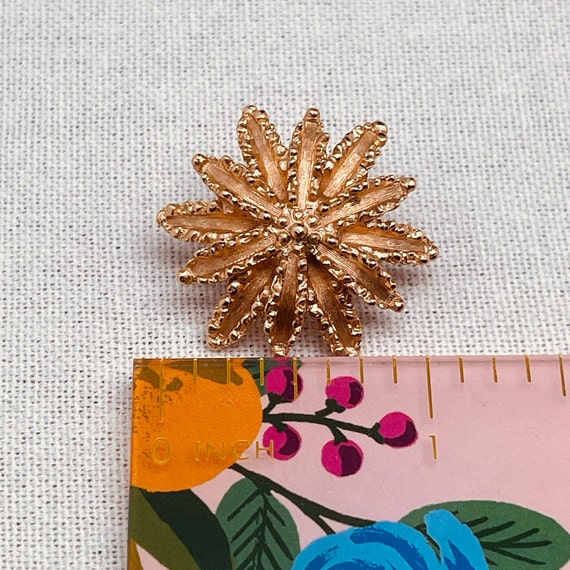 Vintage Avon Gold Flower Clip On Earrings (1970’s) - image 3