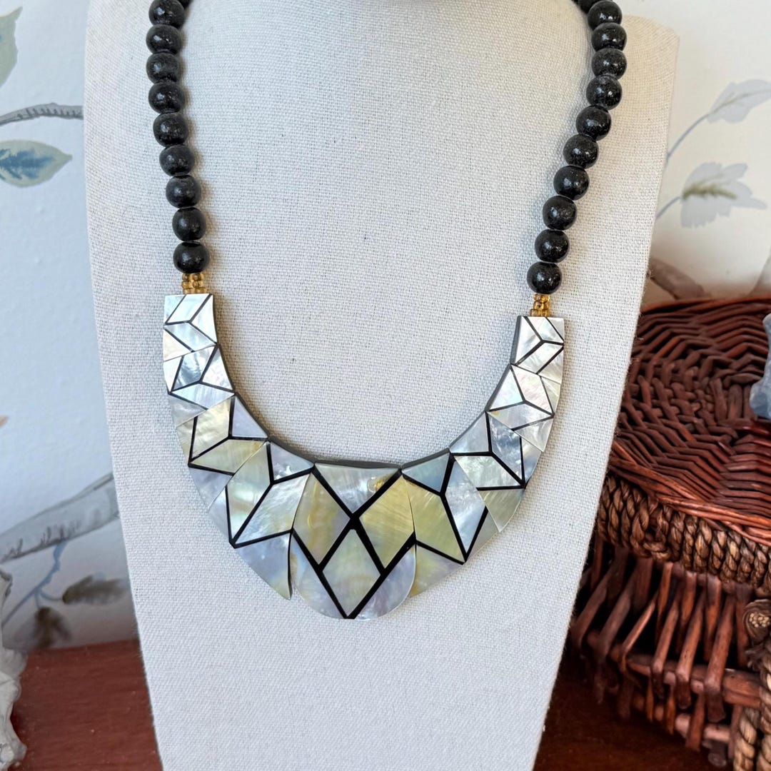 Vintage Lee Sands Shell Inlay Bib Necklace: 1980s Resort Jewelry