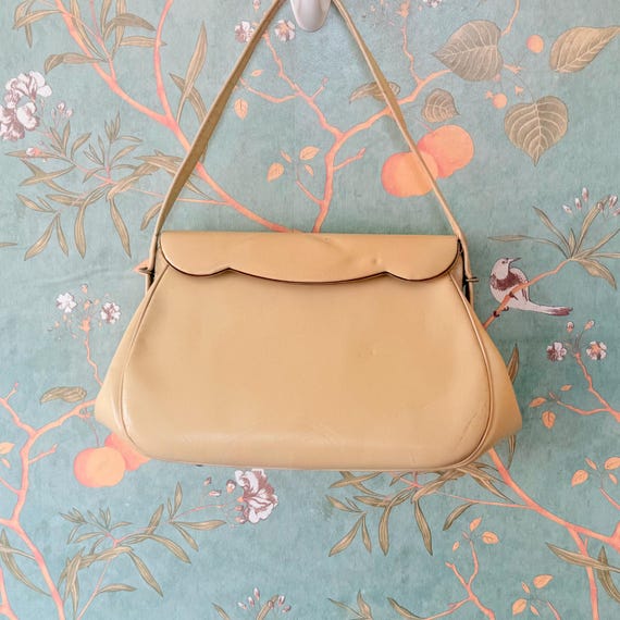 Vintage Etra Ivory Leather Handbag: 1960s Scalloped Frame Shoulder