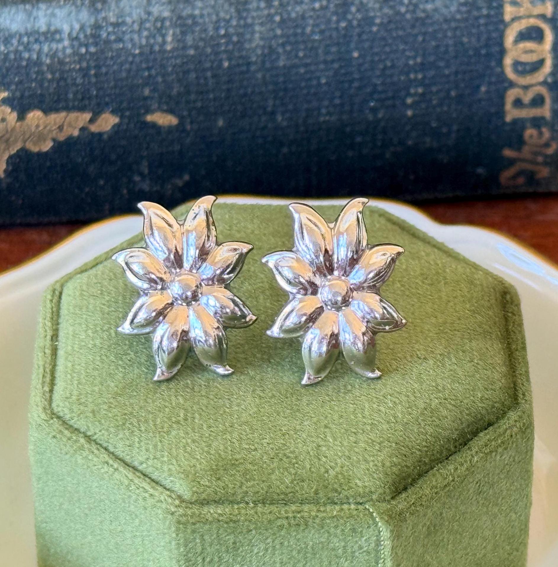 Vintage rare find Trifari Silver tone flower clip-on earrings! Vintage Crown Trifari Flower Clip on Earrings: 1940s Silver  main image 3