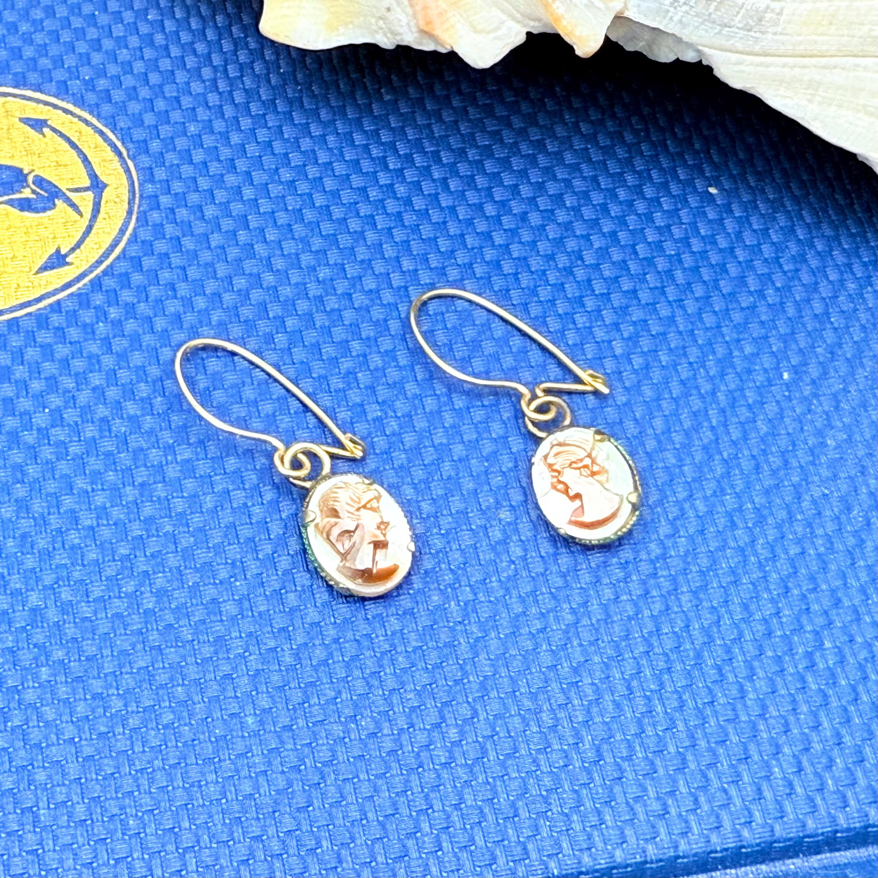 14Kゴールドカメオドロップイヤリング：手彫りシェル、1980年代