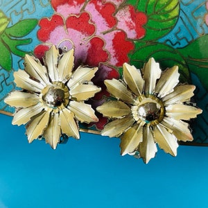 Vintage Coro Daisy Clip On Earrings | 1950s Light Gold Floral Jewelry | Brushed Gold Flower Earrings | Retro Estate Gift for Her