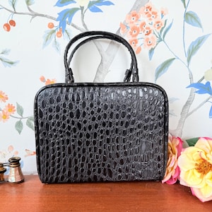 Borsa a mano vintage Garay nera con stampa coccodrillo / Borsa a scatola anni '50 con serratura a chiave / Borsa da medico in pelle strutturata / Borsa con manico superiore di metà secolo