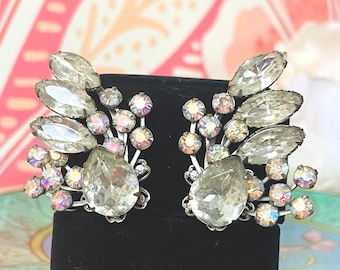 Pendientes de clip vintage con cristales Aurora Boreal: Glamour floral de los años 50