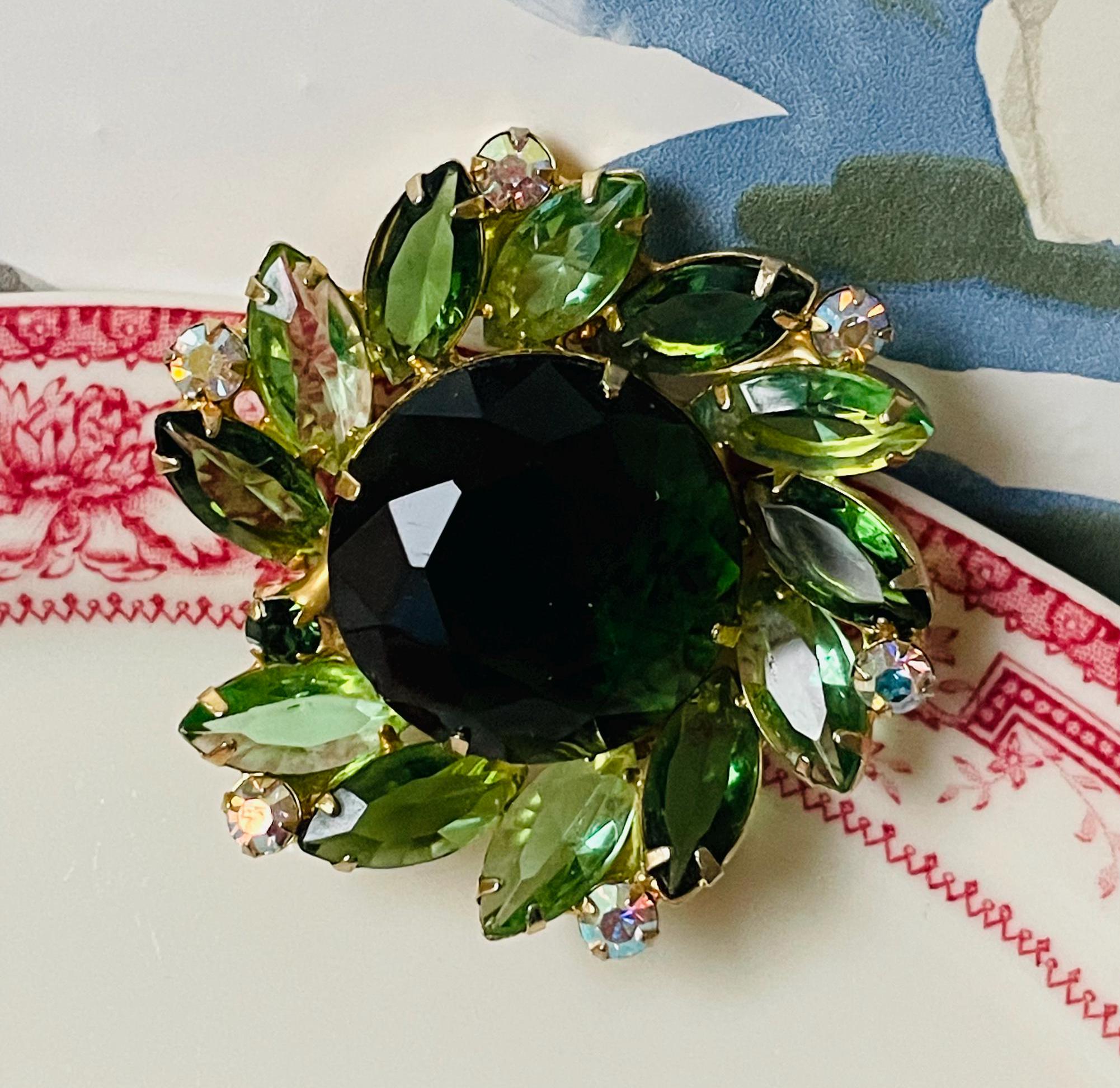 Broche à pâte Art déco, broche à pâte des années 1930 Broche à pâte Art déco, broche à pâte des années 1930