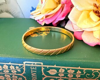 Bracelet Vintage Monet Années 80 - Métal Doré Avec Breloques En Pâte De Verre