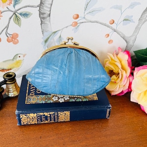 Vintage Lee Sands-portemonnee | Maagdenpalmblauwe palinghuid Kiss Lock-portemonnee | Leren etui met paling uit de jaren 80 | Retro mini-clutch handtas cadeau