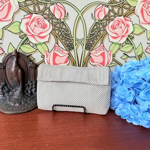 Vintage Whiting & Davis Pearlescent White Enamel Mesh Clutch Purse | 1960s Art Deco Inspired Evening Bag | Classic Metal Mesh Handbag