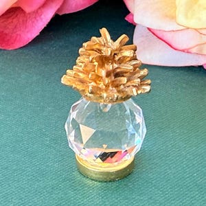 Crystal Pineapple Figurine | 1970s Gold & Clear Hawaiian Souvenir Decor | Retro Hospitality Gift | Vintage Kitsch Collectible