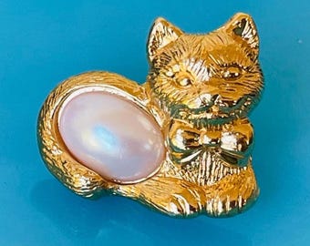 Avon Gold Tone Kitten Lapel Pin | Vintage Cat Pin with Faux Pearl Belly | 1995 Friendly Critters