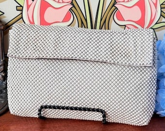 Borsa a mano vintage Whiting & Davis in maglia smaltata bianco perlato / Borsa da sera ispirata all'Art Déco anni '60 / Borsa a mano classica in maglia metallica