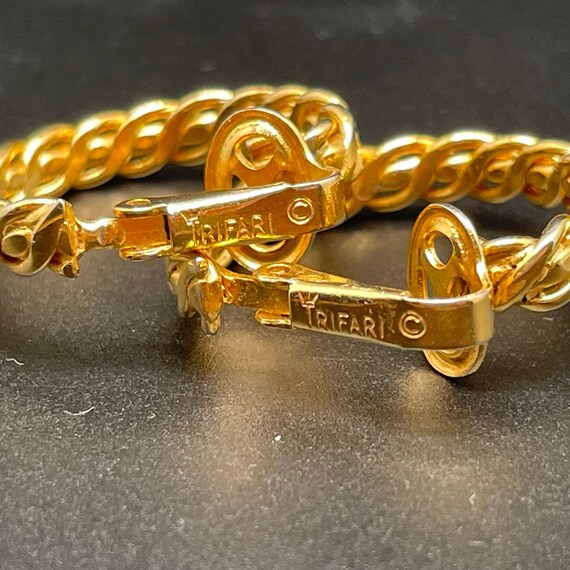 Vintage Crown Trifari Gold Braided Hoop Clip On E… - image 6