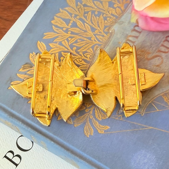 Mimi Di N Double Maple Leaf Gold Buckle | 1977 Sculptural  display picture 2