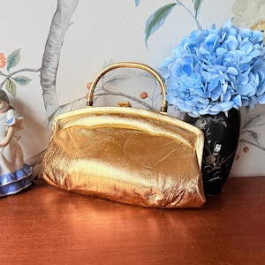 Bolso de noche vintage Paray dorado / Cartera de mano dorada metalizada de los años 50 con asa convertible / Bolso de cóctel de mediados de siglo / Bolso de mano estilo coqueta y descuidado