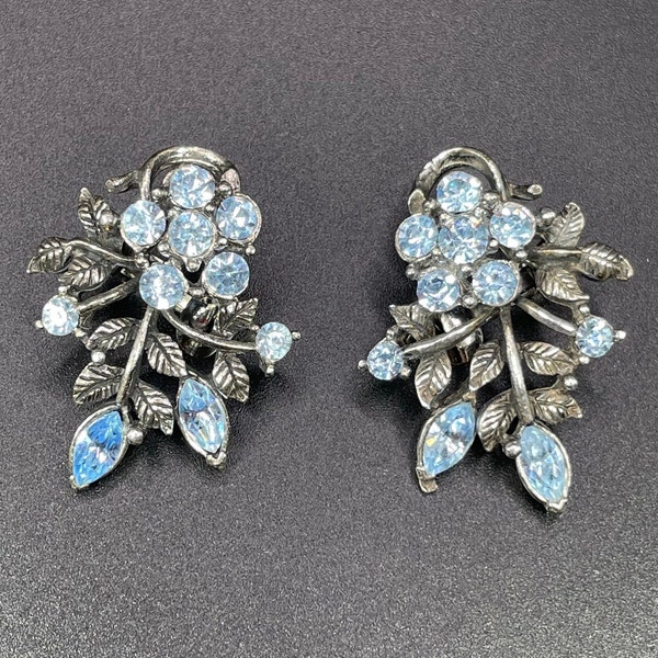 Vintage Coro Blue Diamanté Rhinestone Crystal Silver Flower Vine Clip On Earrings (1960’s)