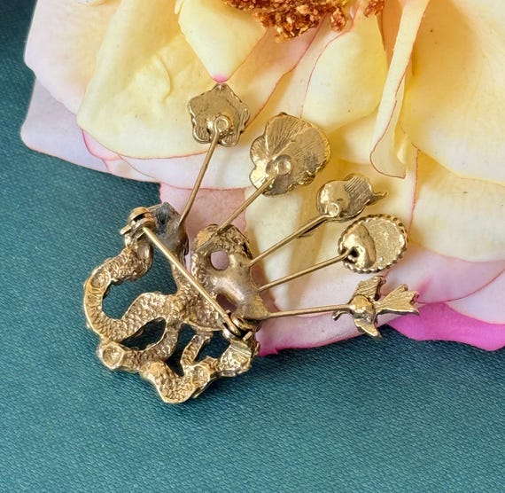 8 Vintage Broschen Im Großhandel – Goldfarben Mit Rotem Bouquet, Ideal Für Sammler