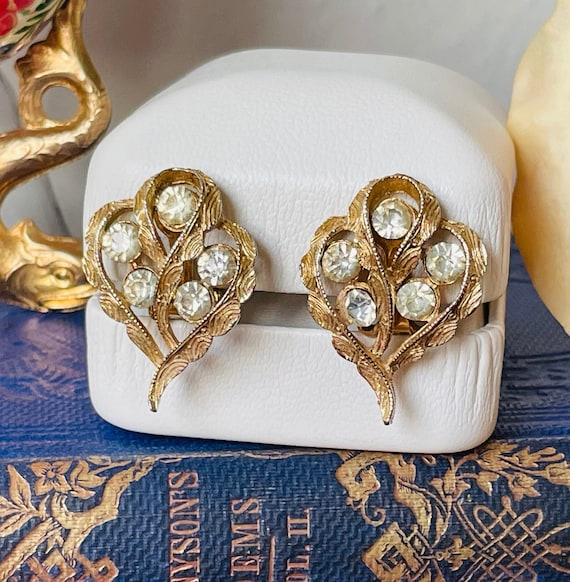 Vintage Coro Leaf Clip on Earrings: 1950s Gold Rhinestone