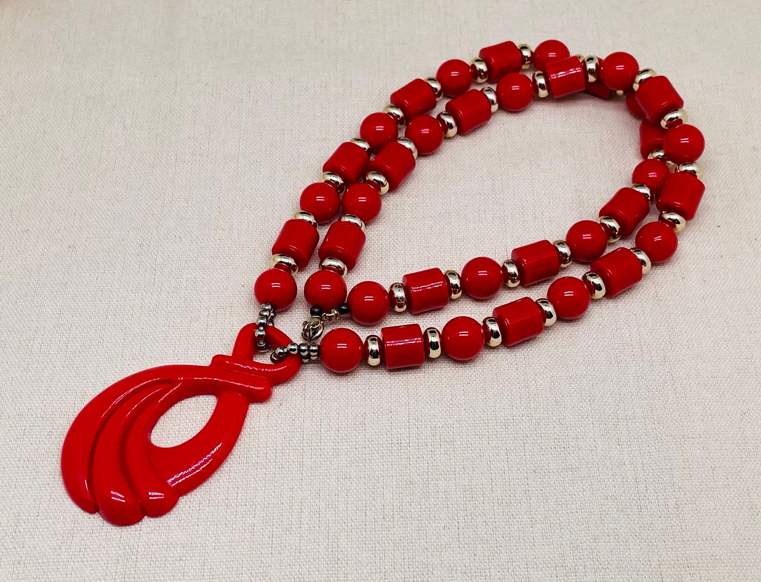 Collier Vintage Pendentif Rouge En Lucite - Breloque Gland Argenté - Occasion