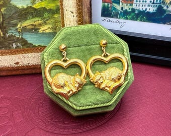 Vintage Avon Cuddly Snoozing Kitty Dangle Heart Gold Pierced Earrings (1993)