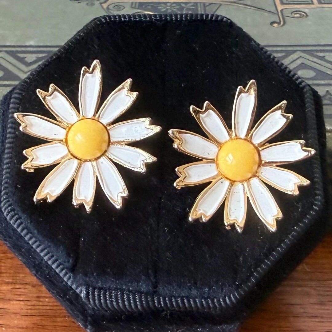 Signed Weiss Enamel Daisy Clip on Earrings | 1960s White Yellow Floral ...