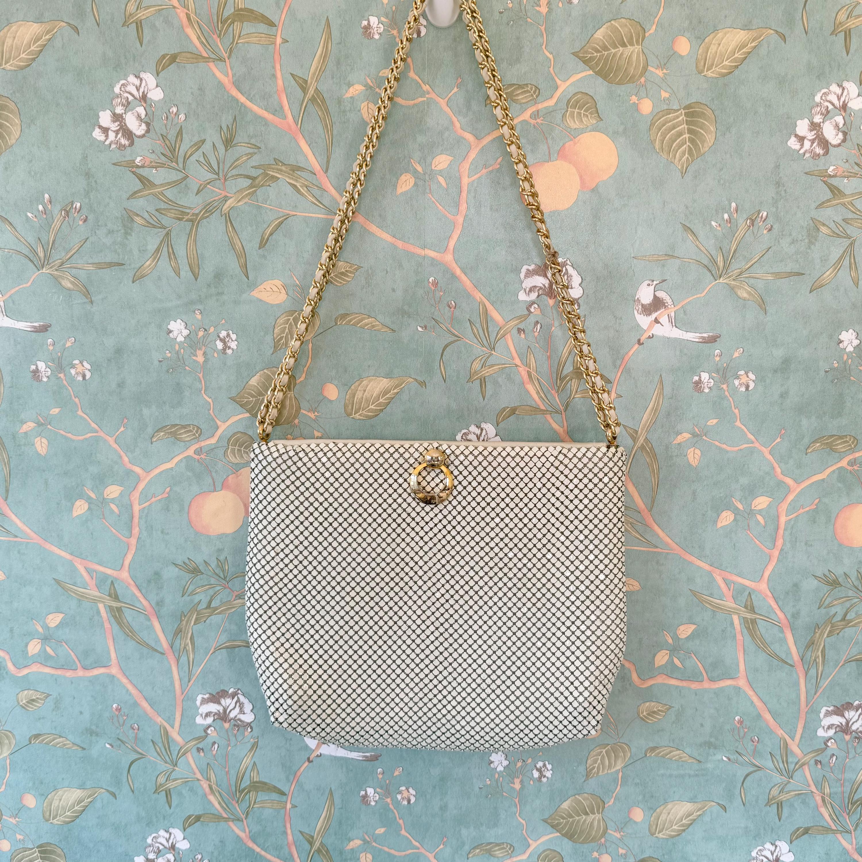 1970年代のWhiting & Davis製ホワイトメッシュハンドバッグ