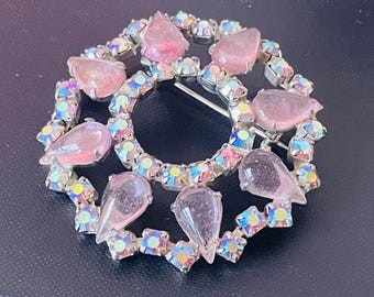 Broche couronne vintage : épingles aurore boréale strass des années 1950 et cabochon lavande
