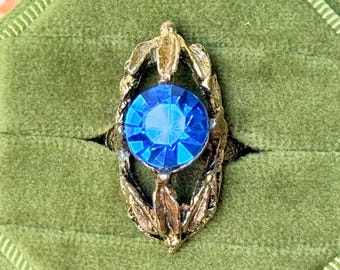 Vintage Majestic Blue Crystal Cocktail Ring: 1950s Gold Tone Statement Jewelry
