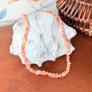 Vintage Coral Chip Necklace | Salmon Pink Island Luxe Jewelry | 1950s Natural Coral Beads | Short Coral Strand | Retro Mid Century Necklace