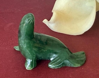 Antique Hand Carved Nephrite Jade Seal Figurine: Chinese Art (1880s-1920s)