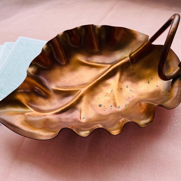 Vintage Gregorian Solid Hammered Copper Fluted Edge Leaf & Stem Trinket Dish (1950’s)