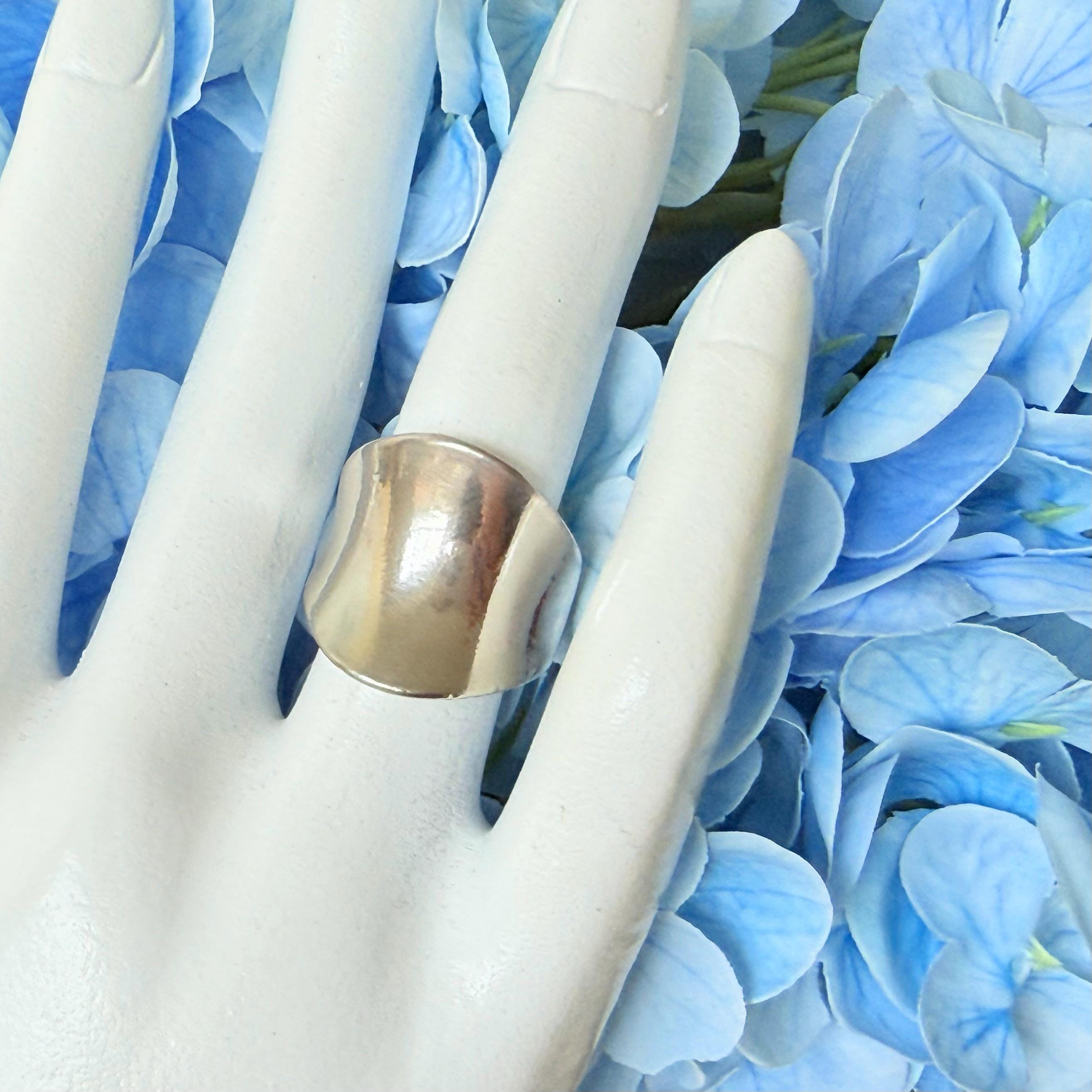 Bague ancienne argent massif, design moderniste, pierre facettée