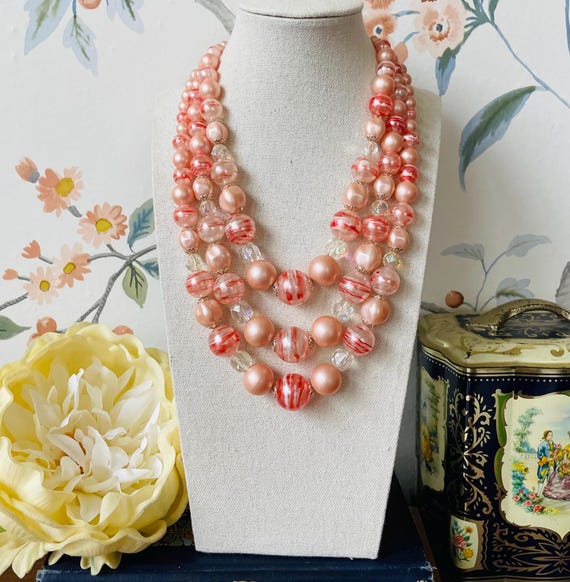 Collier Vintage Triple Rang De Fausses Perles Roses Graduées Avec Cristal - Fabriqué Au Japon