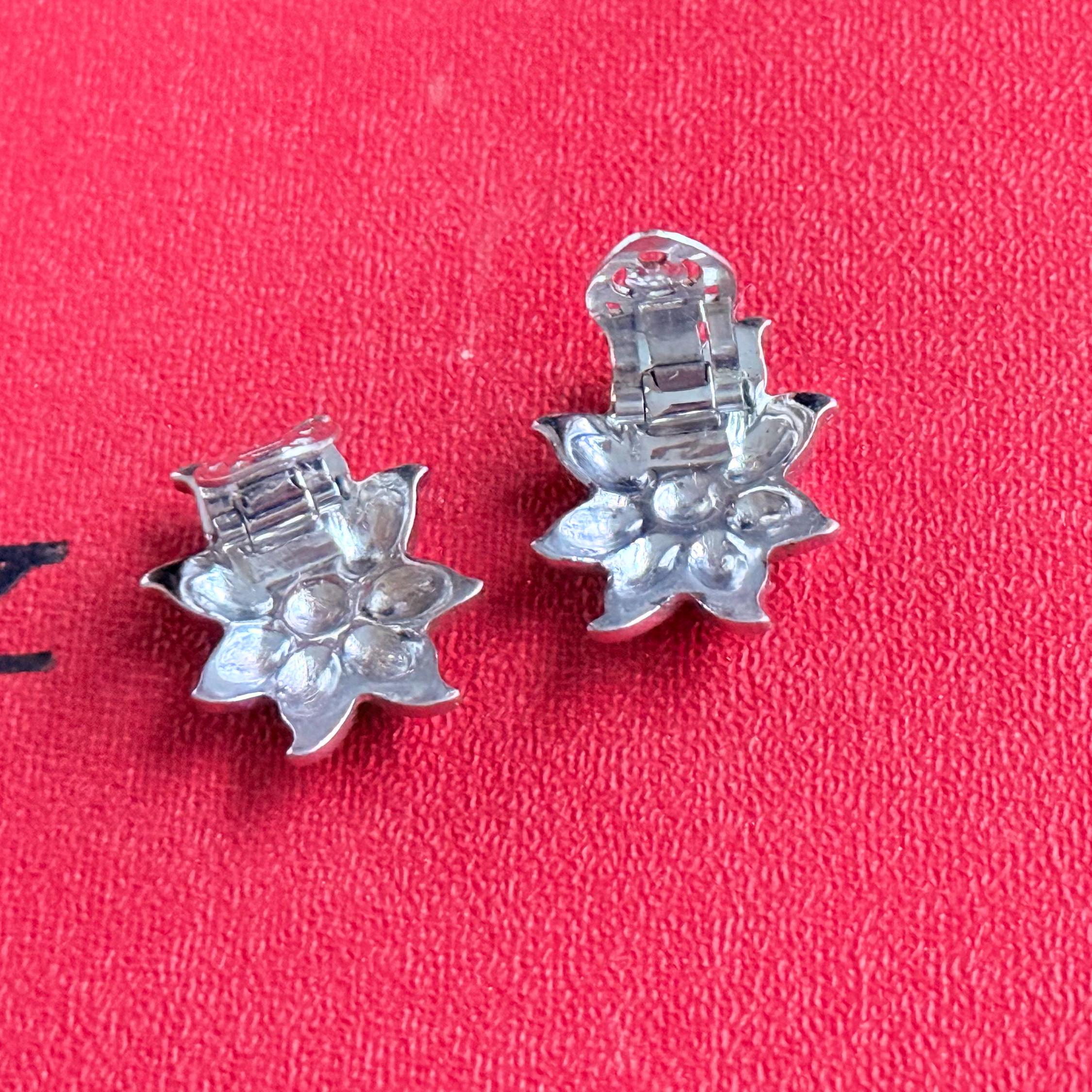 Vintage Crown Trifari Flower Clip on Earrings: 1940s Silver  display picture 1