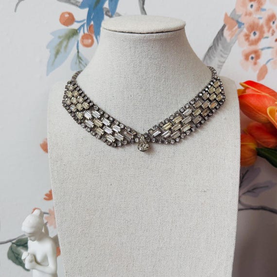 Collier Tour De Cou Avec Plastron Strass - Cristal Blanc - Longueur 35+14 Cm - Occasion